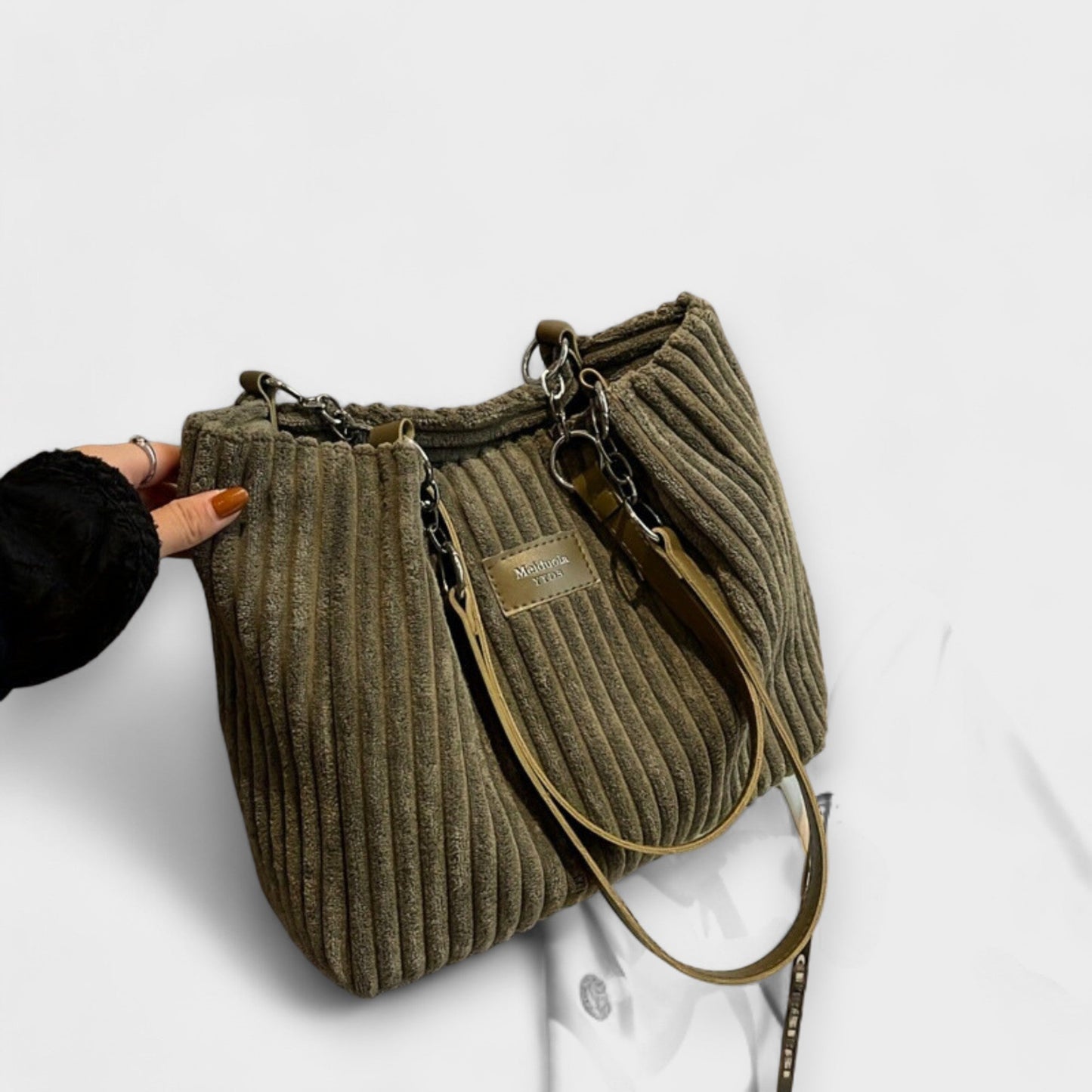Romeve. - Weiche Cord-Schultertasche